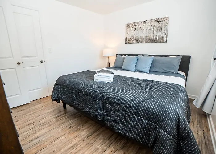 Spacious And Stylish 2 Bedroom Near Broadway - 5 Min Drive