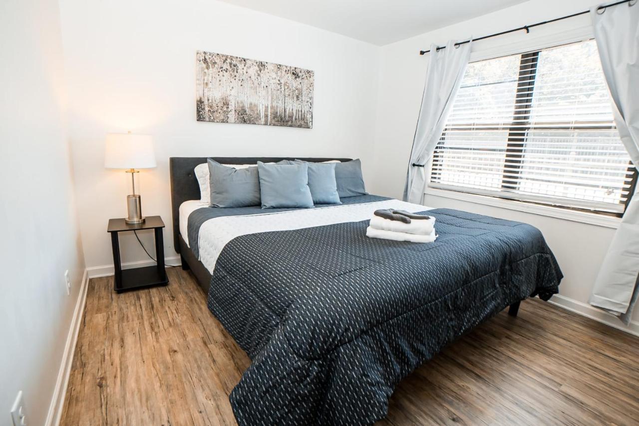 Spacious And Stylish 2 Bedroom Near Broadway - 5 Min Drive