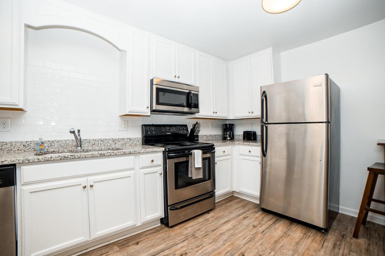 Spacious And Stylish 2 Bedroom Near Broadway - 5 Min Drive * Nashville