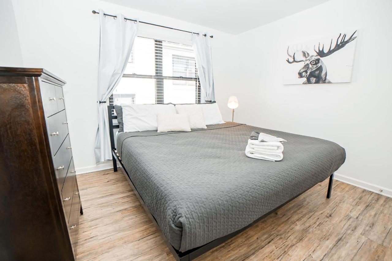 Spacious And Stylish 2 Bedroom Near Broadway - 5 Min Drive Apartment Nashville